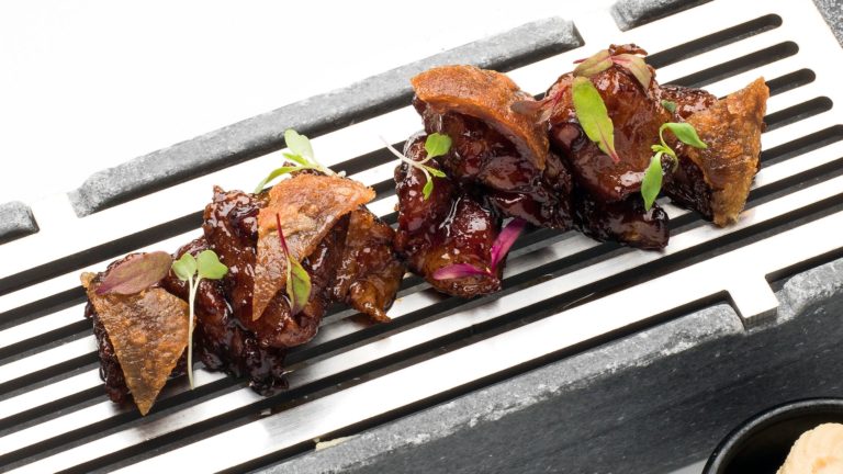 Charcoal-grilled Iberian sparerib meat and fried tail with vanilla chickpea puree