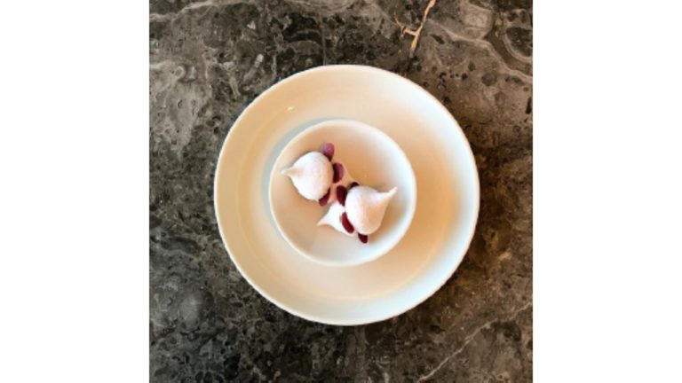 Marshmallows with dried rose hip