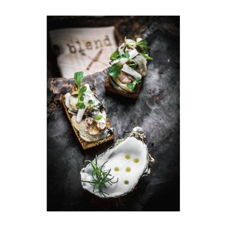Oyster gin sour paired with ➡️➡️ oyster and bbq bonemarrow on sourdough with sunchoke